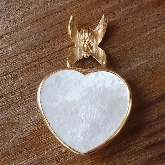 MAZ 14K Yellow Gold Mabe Pearl Crossed Heart Large Pendant - Picture 3 of 7